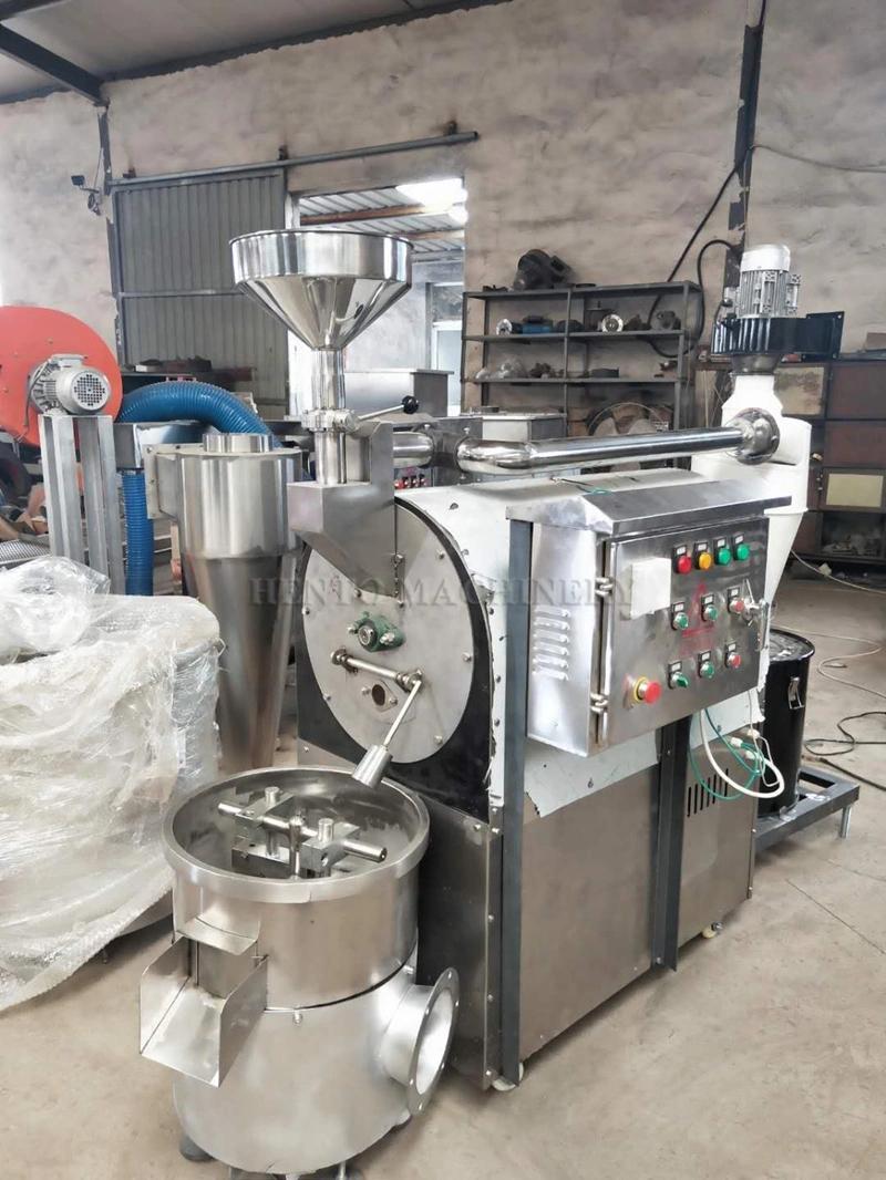 Industrial coffee bean roaster equipped with dust removal system and fan