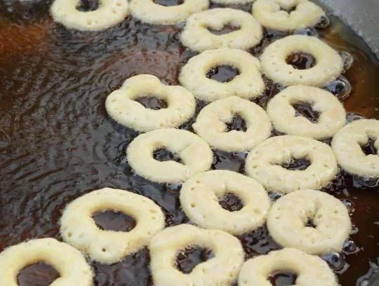 Ce Frying Equipment/Continuous Donut Fryer Machine