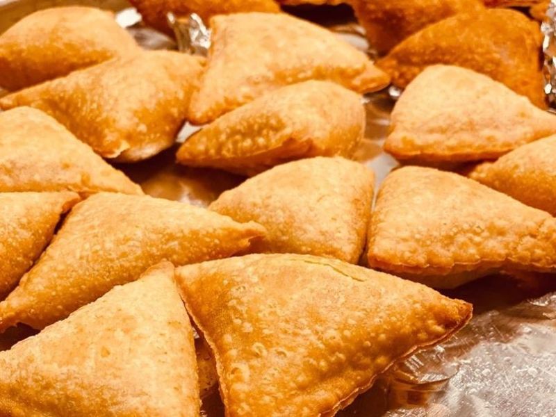 Industrial Frying Machinery Continuous Belt Fried Samosa Fryer Machine